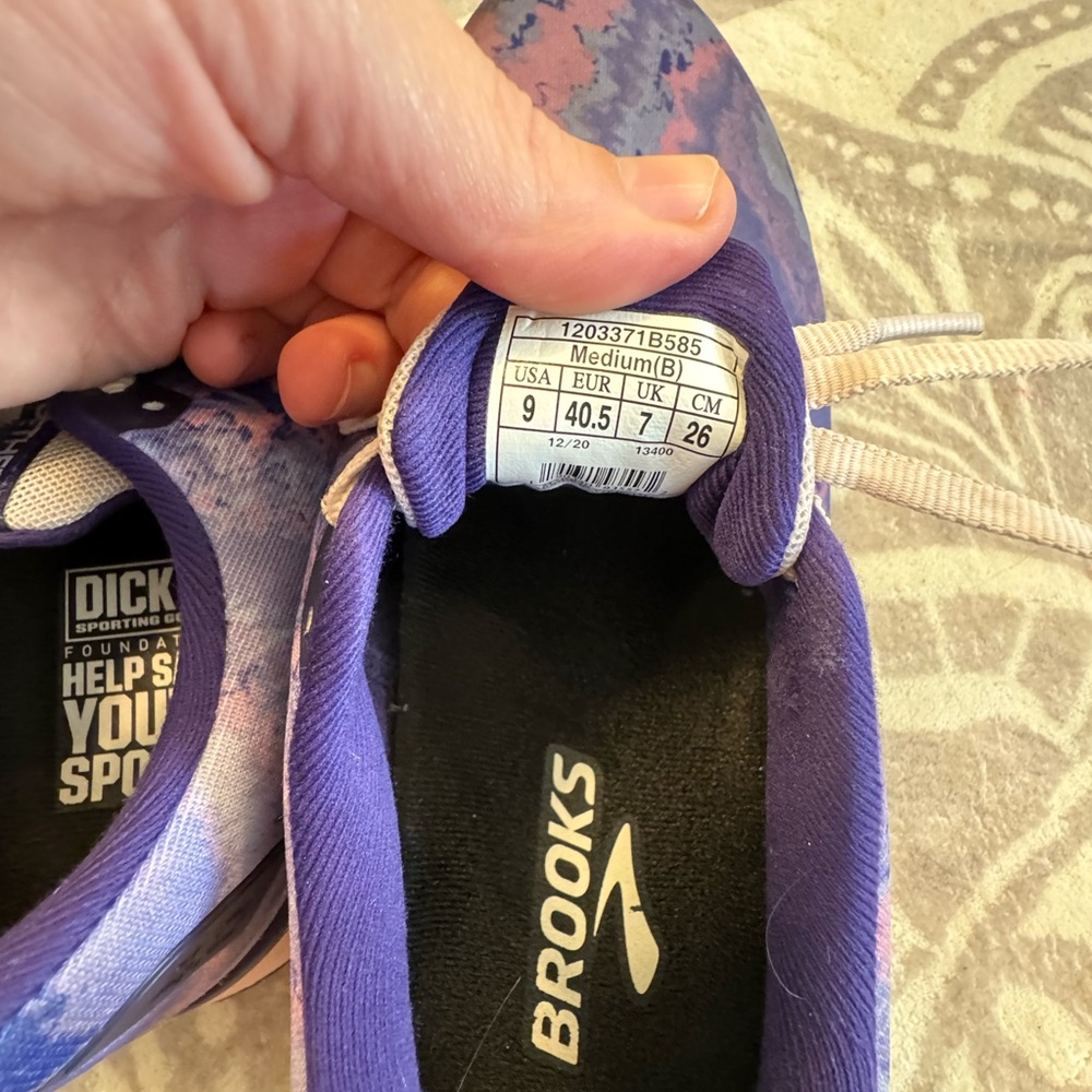 Brooks - Picture 3 of 4